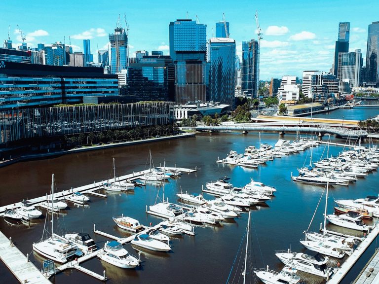 MELBOURNE, AUSTRALIA ANNECY GENEVE PROF ANGLAIS